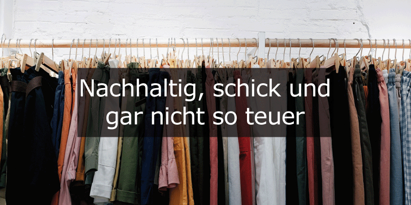 Bild: Kleiderstange mit verschiedener, unifarbener Kleidung. Davor ein grauer Balken mit weißer Schrift.