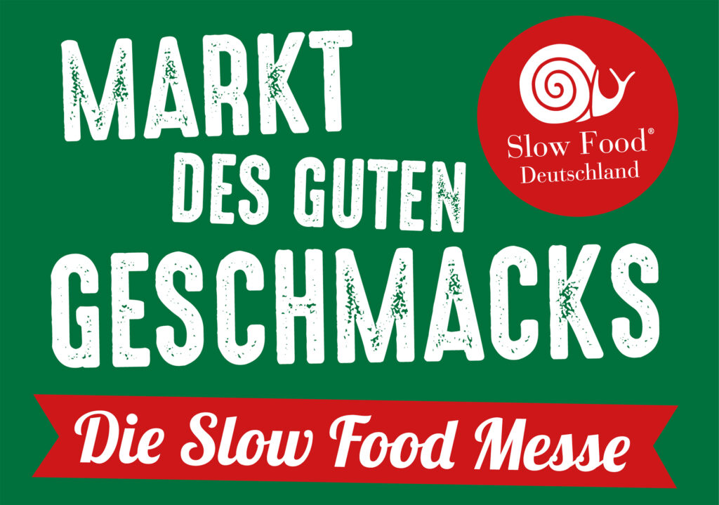 Logo des Markts des guten Geschmacks mit grünem Hintergrund, weißer Schrift und roten Hervorhebungen